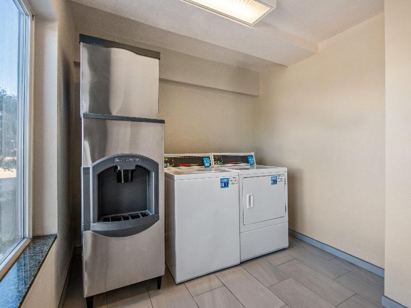 Holiday Inn Express Hotel & Suites Sorrento Valley image