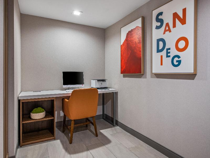 Holiday Inn Express Hotel & Suites Sorrento Valley image