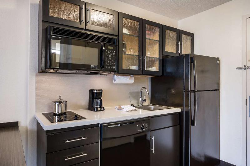 Sonesta Simply Suites Chicago Libertyville image