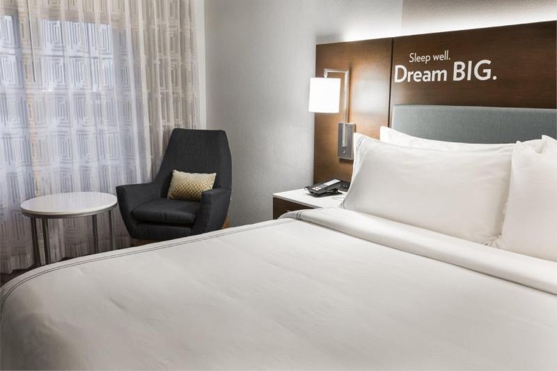 Even Hotel Tinley Park Hotel & Convention Center image