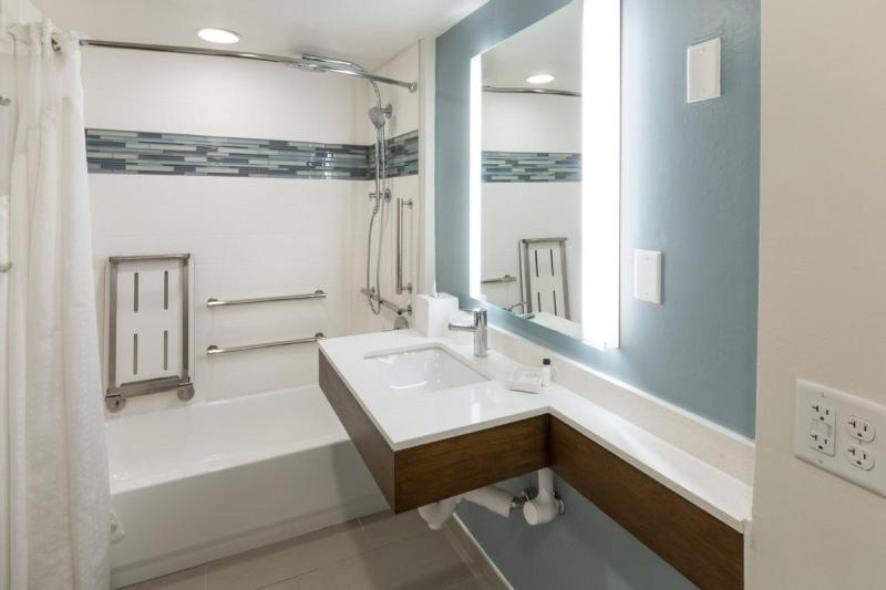 Even Hotel Tinley Park Hotel & Convention Center image