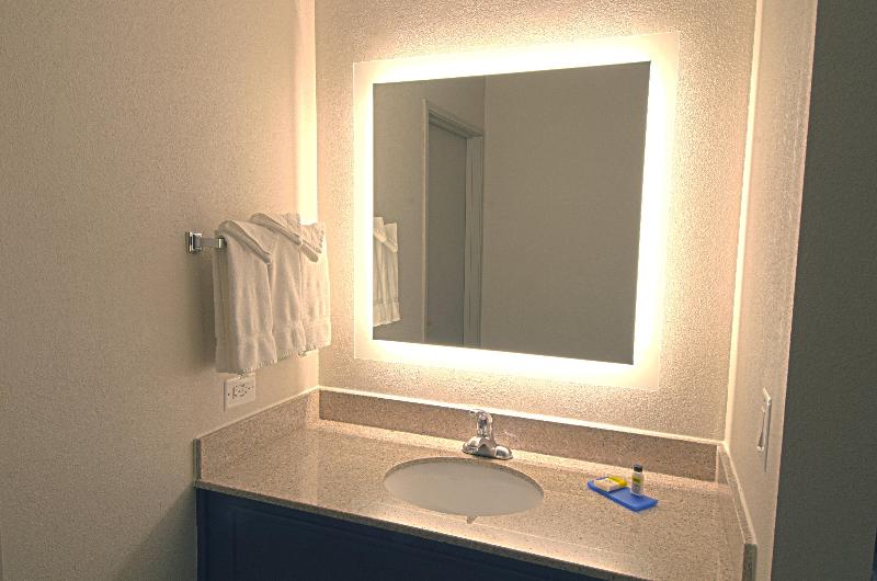 Holiday Inn Express Suites Chicago-Libertyville image