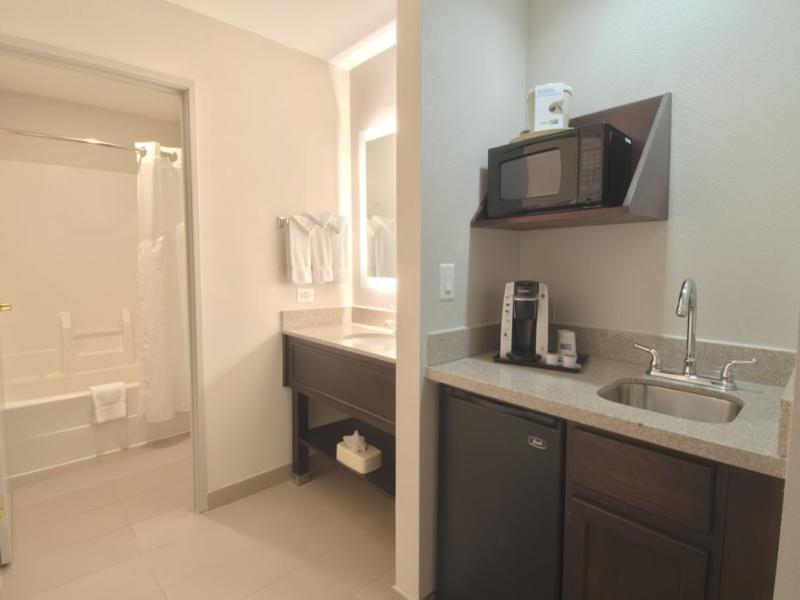 Holiday Inn Express Suites Chicago-Libertyville image