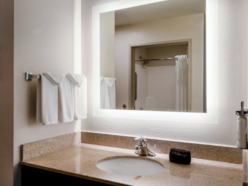 Holiday Inn Express Suites Chicago-Libertyville image