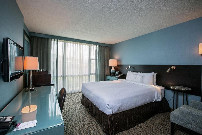 Crowne Plaza Lombard - Downers Grove photo 18