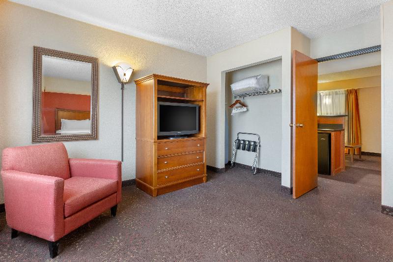 Holiday Inn Express Chicago-Downers Grove photo 15