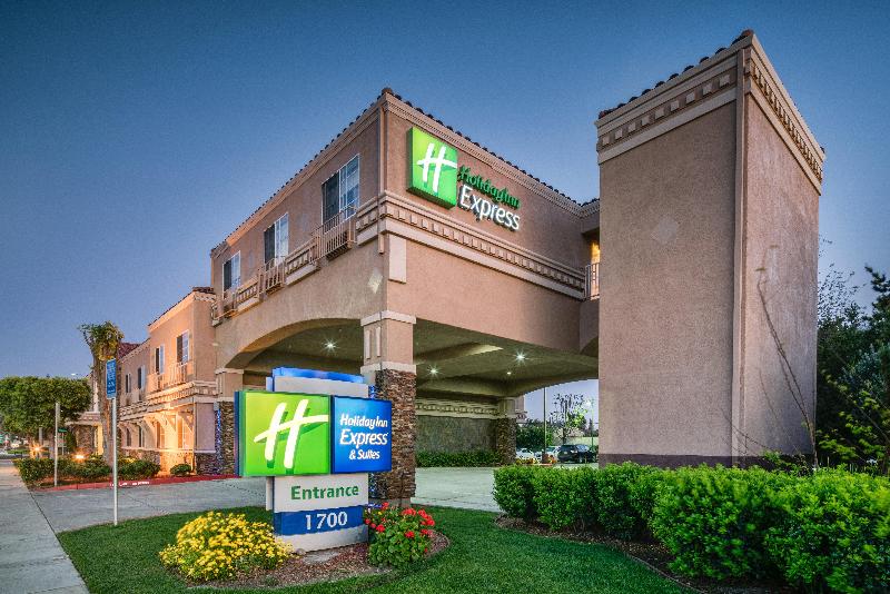 Holiday Inn Express & Suites Santa Clara By IHG