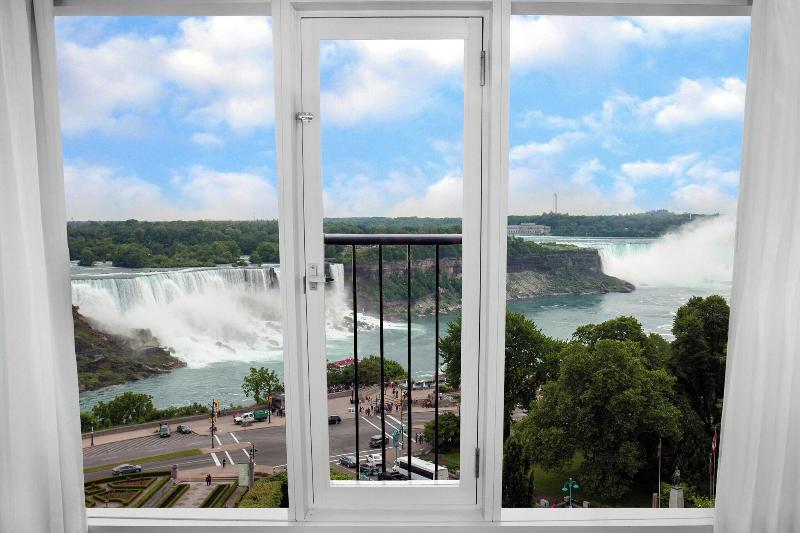 Stay in style at Sheraton Fallsview