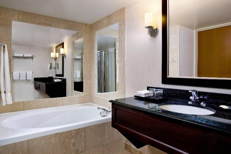 Stay in style at Sheraton Fallsview