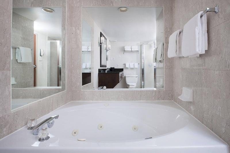 Stay in style at Sheraton Fallsview