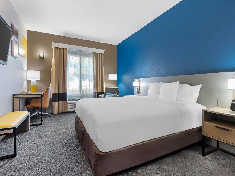 Comfort Inn & Suites Sacramento - University Area image
