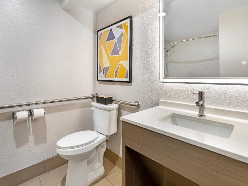 Comfort Inn & Suites Sacramento - University Area image