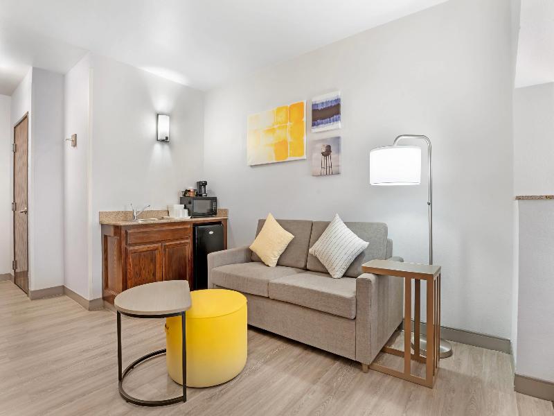Comfort Inn & Suites Sacramento - University Area image