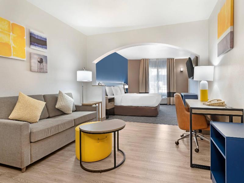 Comfort Inn & Suites Sacramento - University Area image
