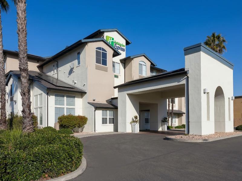 Holiday Inn Express Manteca  image