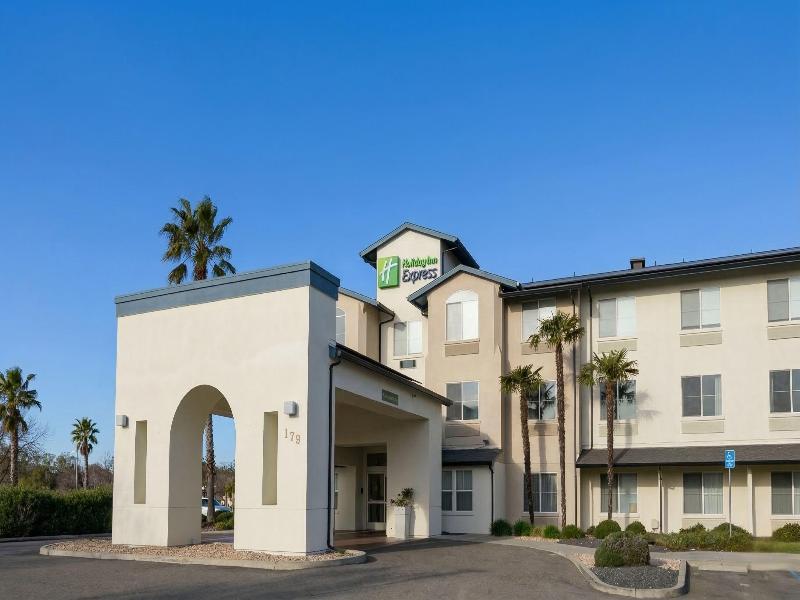 Holiday Inn Express Manteca  image