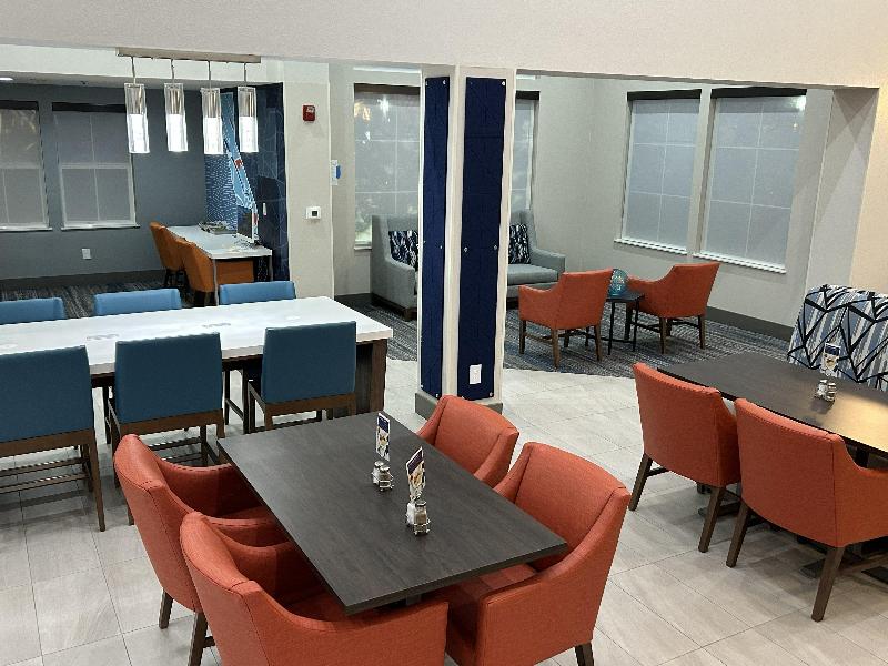 Holiday Inn Express Manteca  image