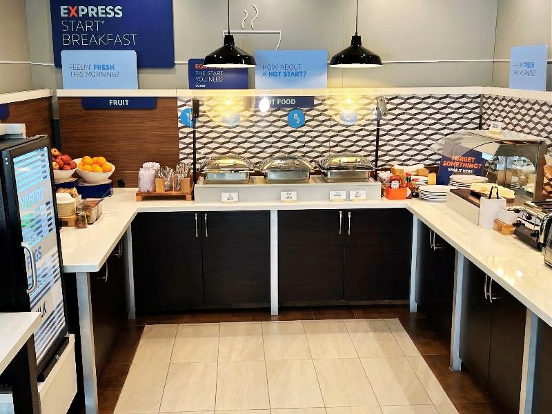Holiday Inn Express Manteca  image