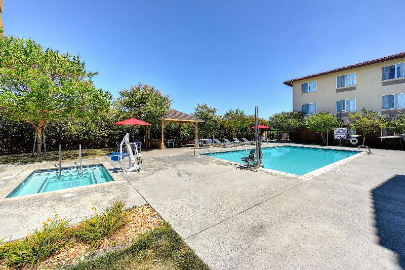 Holiday Inn Express Manteca  image