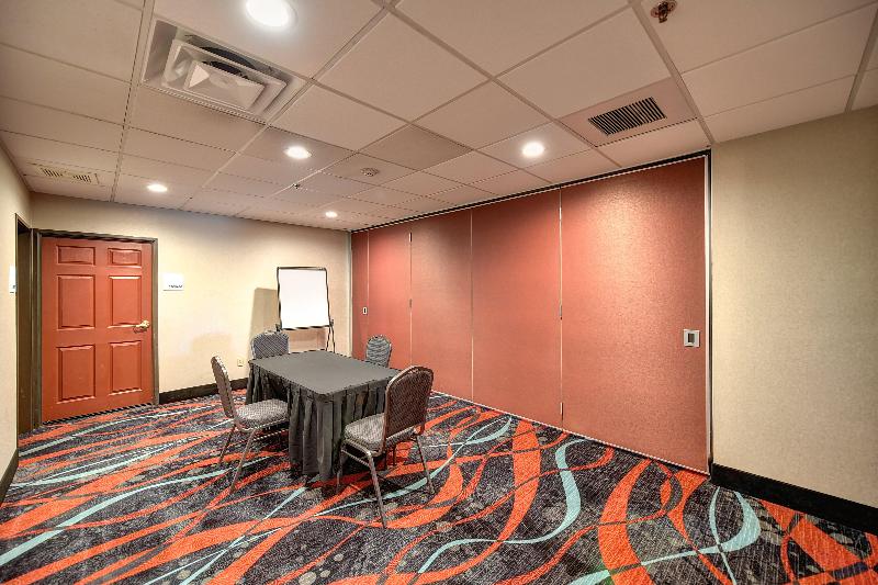 Holiday Inn Express Manteca  image