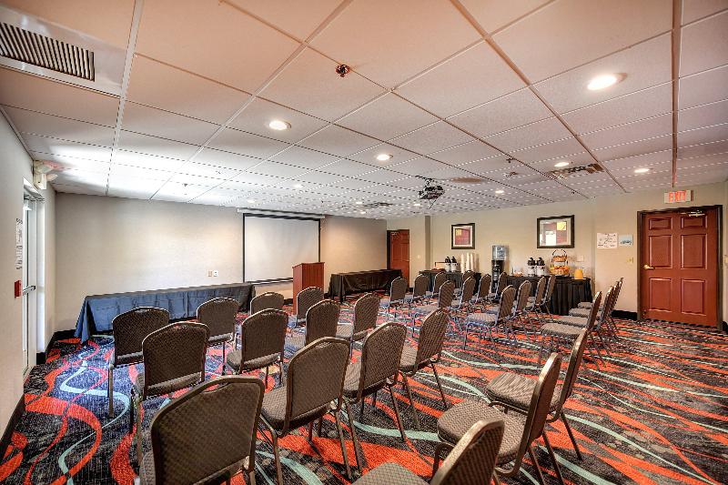 Holiday Inn Express Manteca  image