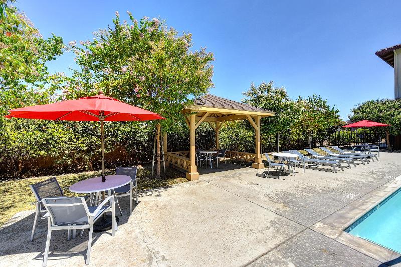 Holiday Inn Express Manteca  image