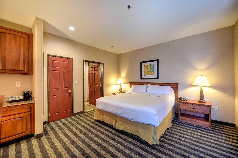 Holiday Inn Express Manteca  image