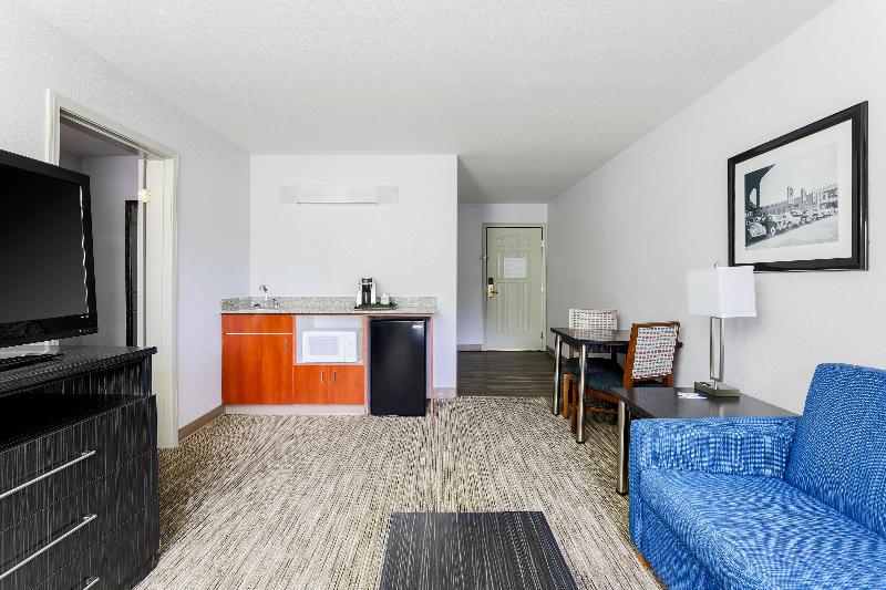 Holiday Inn Express Lancaster image