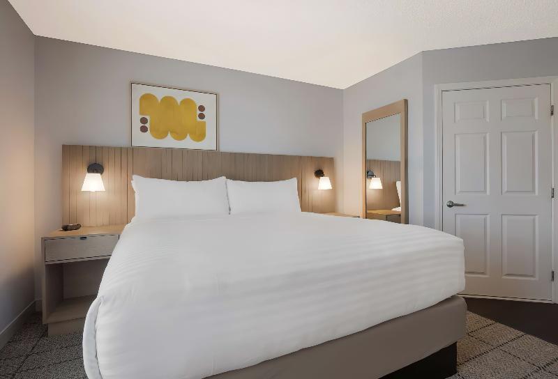 Sonesta Simply Suites Irvine East Foothill image