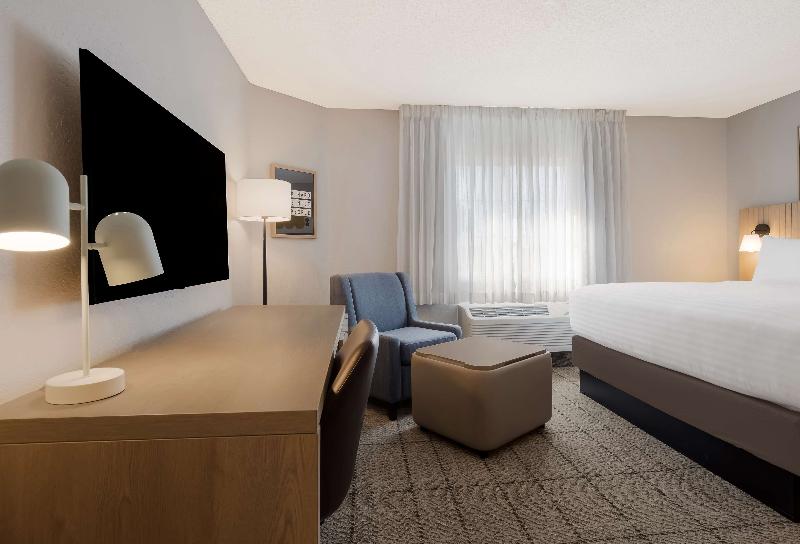 Sonesta Simply Suites Irvine East Foothill image
