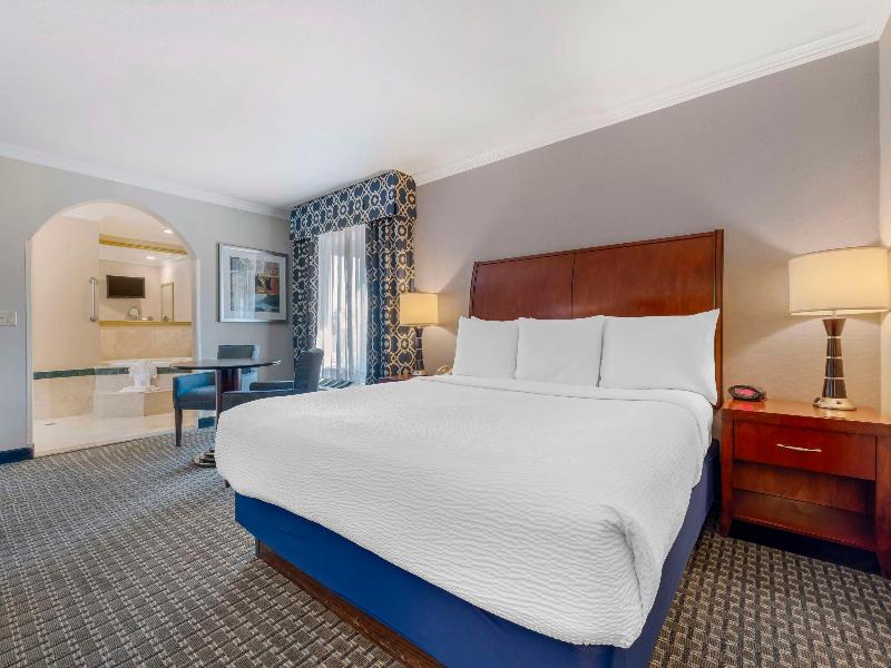 BEST WESTERN PLUS Marina Shores Hotel image