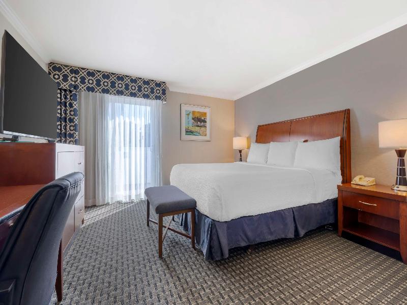 BEST WESTERN PLUS Marina Shores Hotel image