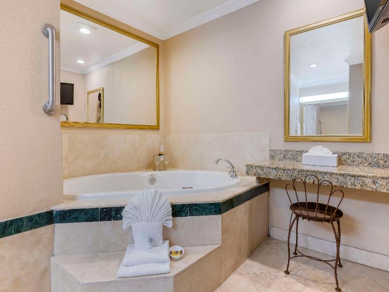 BEST WESTERN PLUS Marina Shores Hotel image