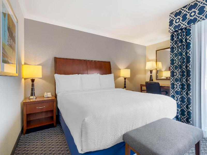 BEST WESTERN PLUS Marina Shores Hotel image