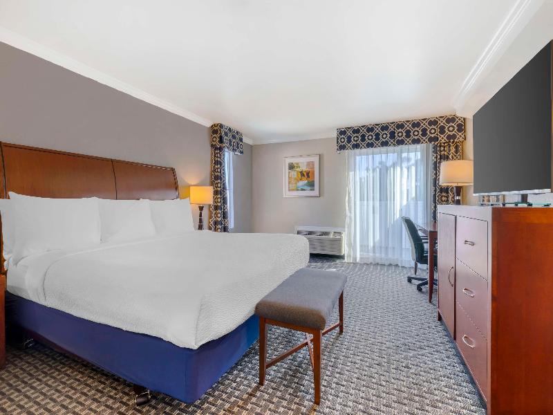 BEST WESTERN PLUS Marina Shores Hotel image