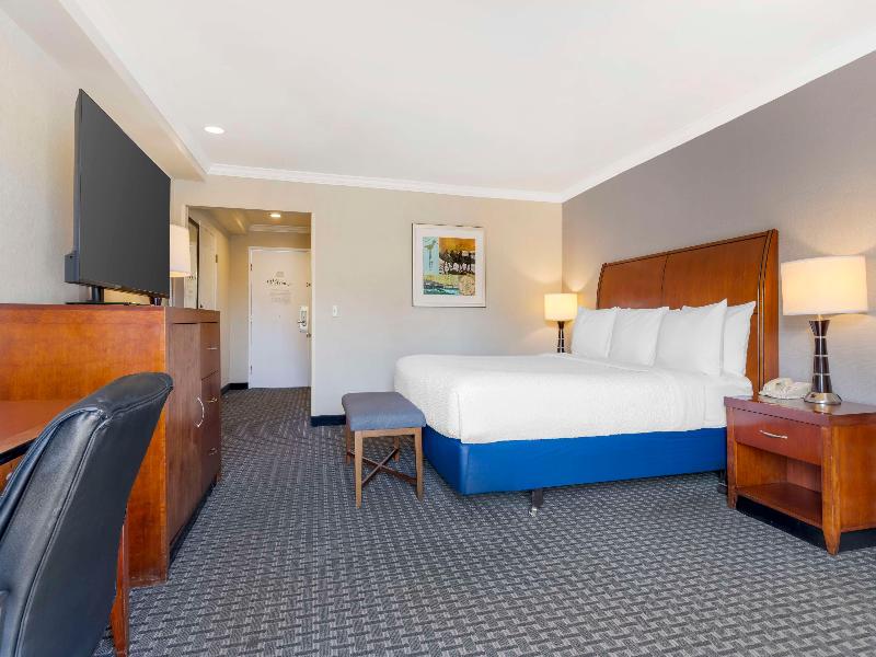 BEST WESTERN PLUS Marina Shores Hotel image