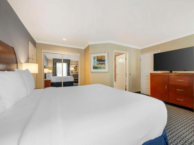 BEST WESTERN PLUS Marina Shores Hotel image