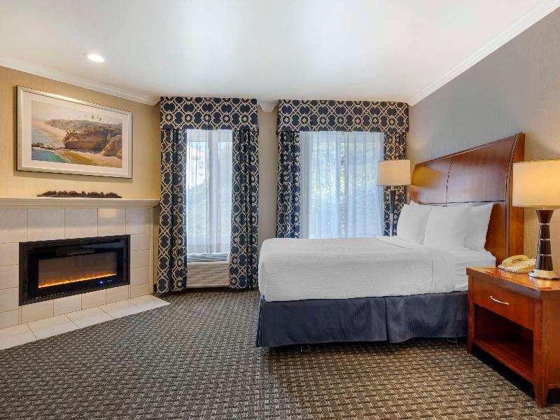BEST WESTERN PLUS Marina Shores Hotel image