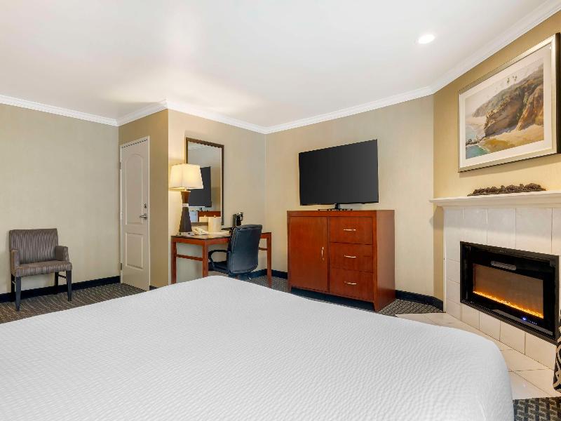 BEST WESTERN PLUS Marina Shores Hotel image