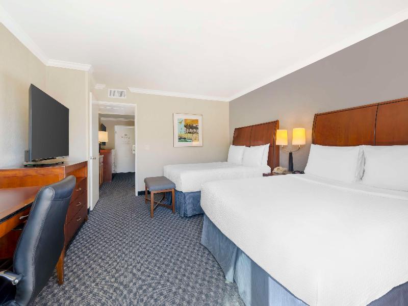 BEST WESTERN PLUS Marina Shores Hotel image