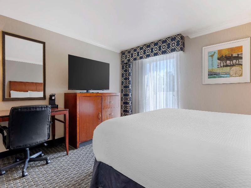 BEST WESTERN PLUS Marina Shores Hotel image