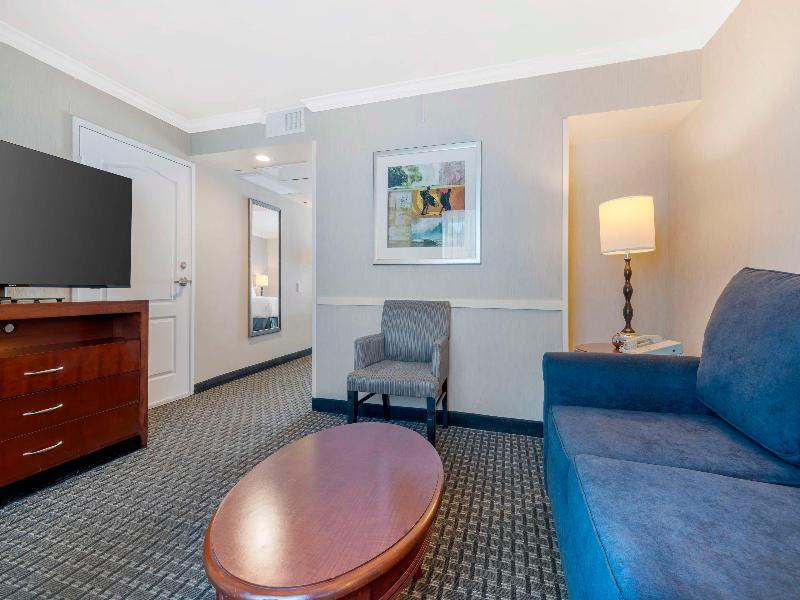 BEST WESTERN PLUS Marina Shores Hotel image