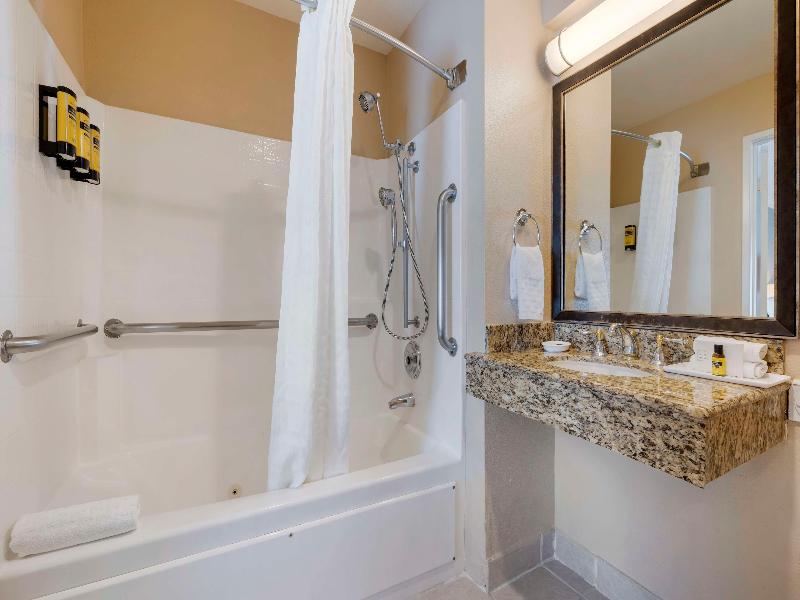 BEST WESTERN PLUS Marina Shores Hotel image