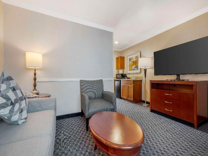 BEST WESTERN PLUS Marina Shores Hotel image