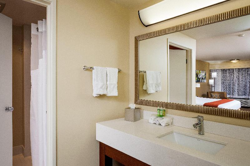 Holiday Inn Express Simi Valley image