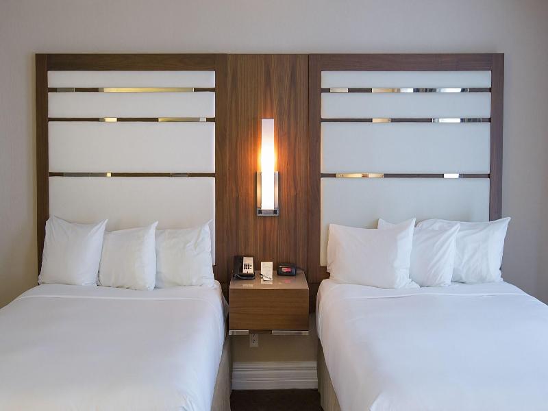 Le Cantlie Suites Hotel image