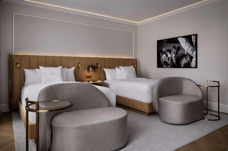 Vogue Hotel Montreal Downtown, Curio Collection by