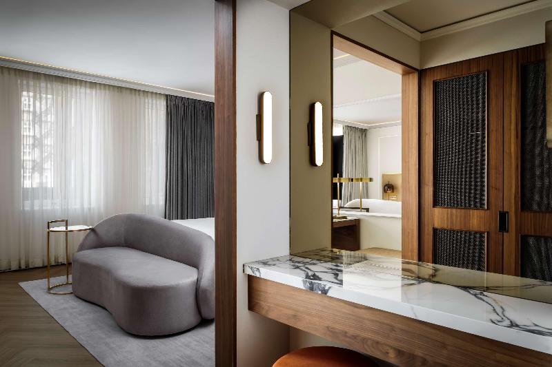 Vogue Hotel Montreal Downtown, Curio Collection by