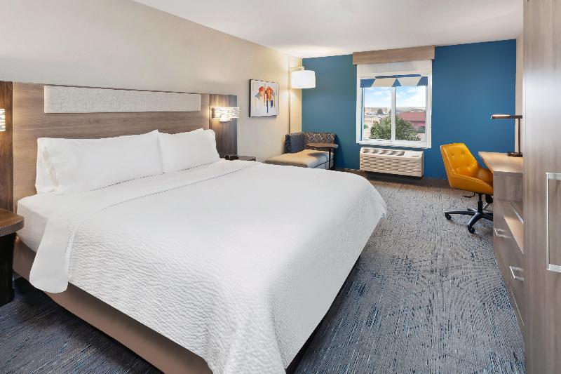 Holiday Inn Express Pekin  image