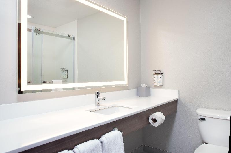 Holiday Inn Express Pekin  image